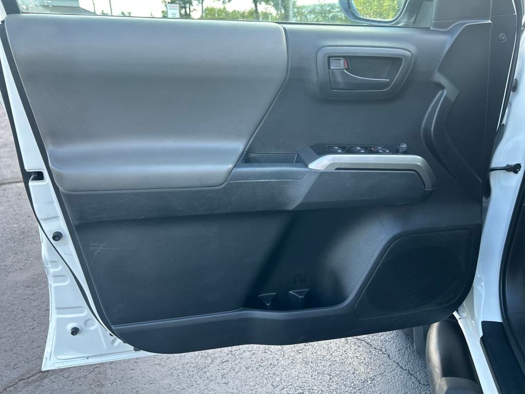 2022 Toyota Tacoma SR5 photo 10