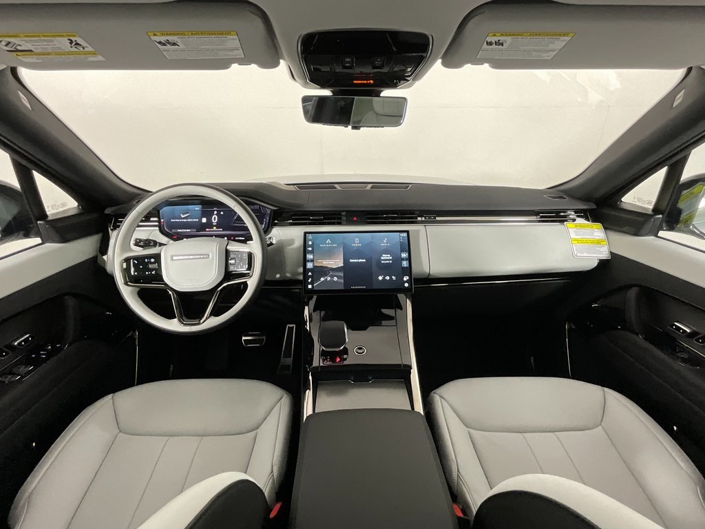 2025 Land Rover Range Rover Sport SE photo 3