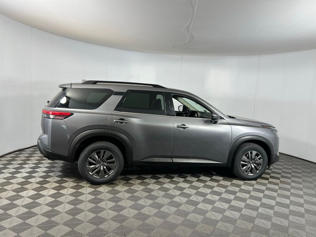 2024 Nissan Pathfinder SV photo 3