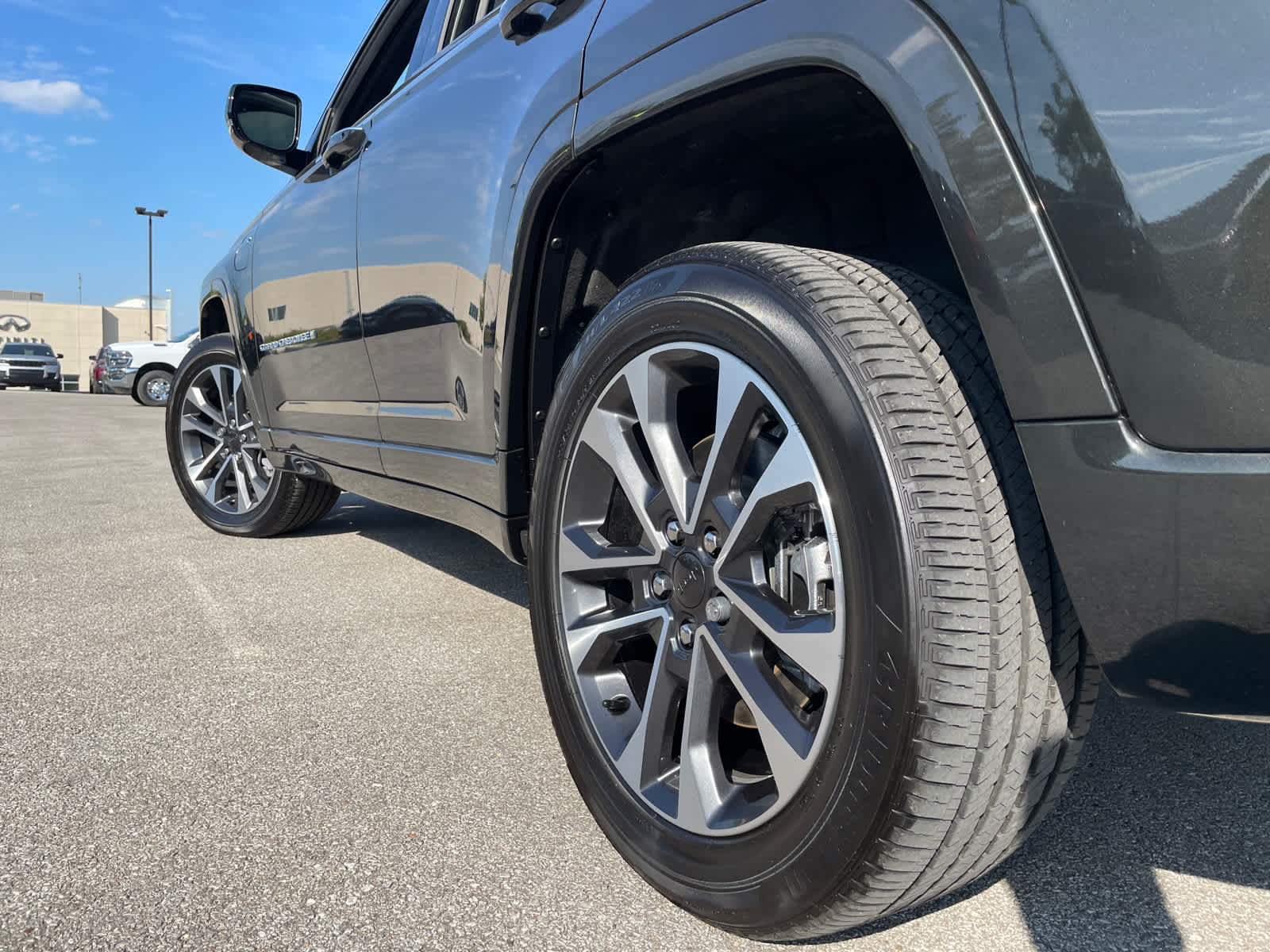 2023 Jeep Cherokee Overland 4xe photo 2
