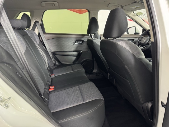 2023 Nissan Rogue SV photo 4