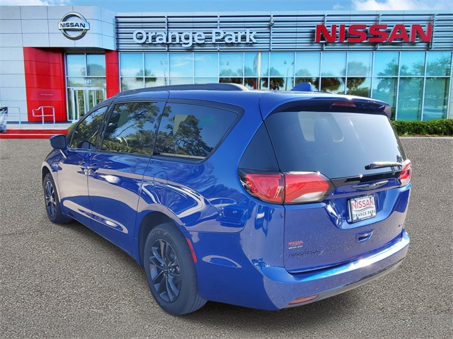 2020 Chrysler Pacifica Touring L photo 3