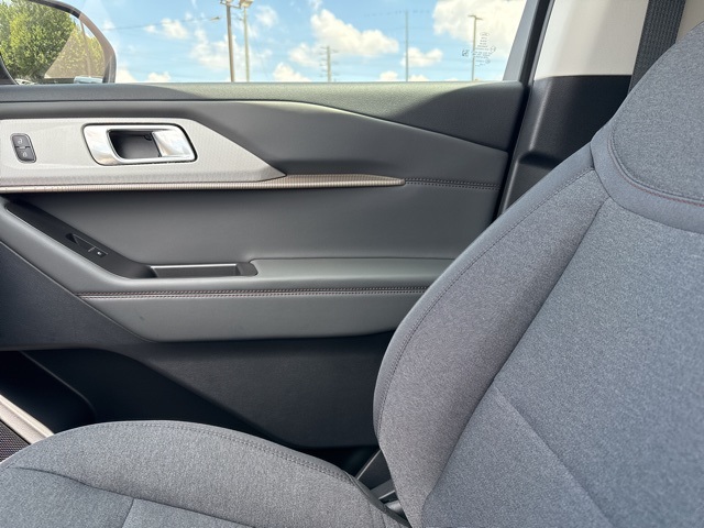 2025 Ford Explorer photo 37