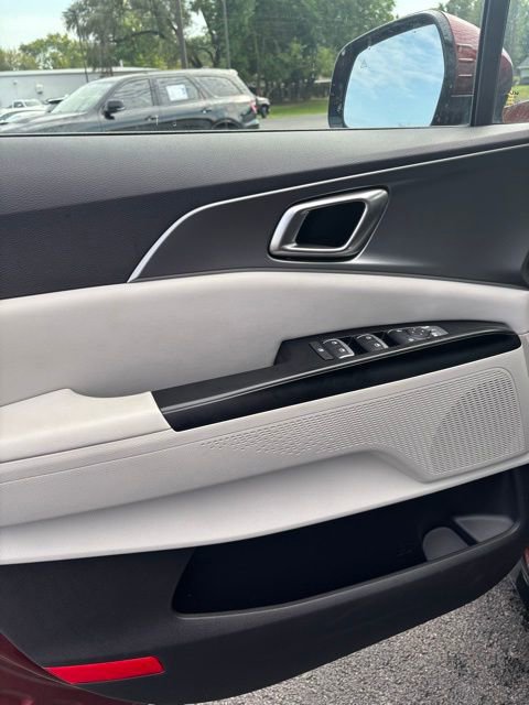 2023 Kia Carnival LX photo 11