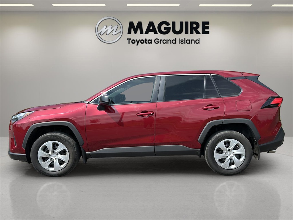 2023 Toyota RAV4 LE photo 2