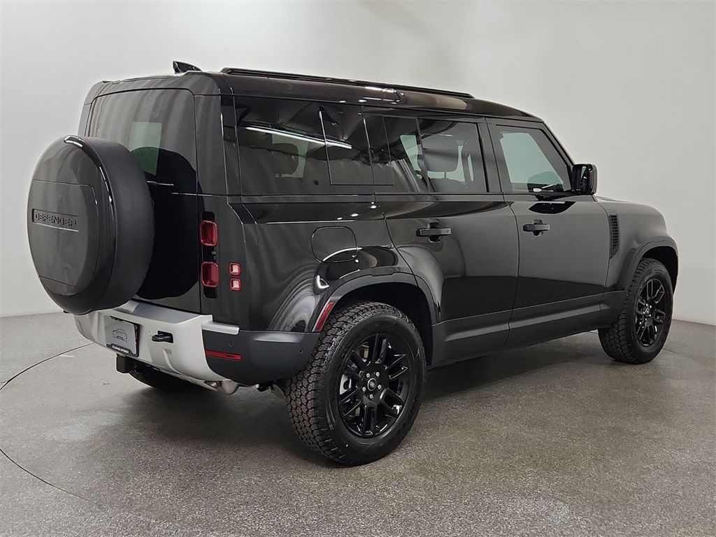 2025 Land Rover Defender 110 S photo 12