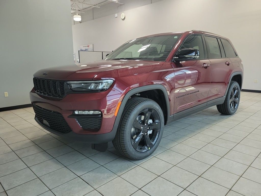 2025 Jeep Grand Cherokee Limited photo 3