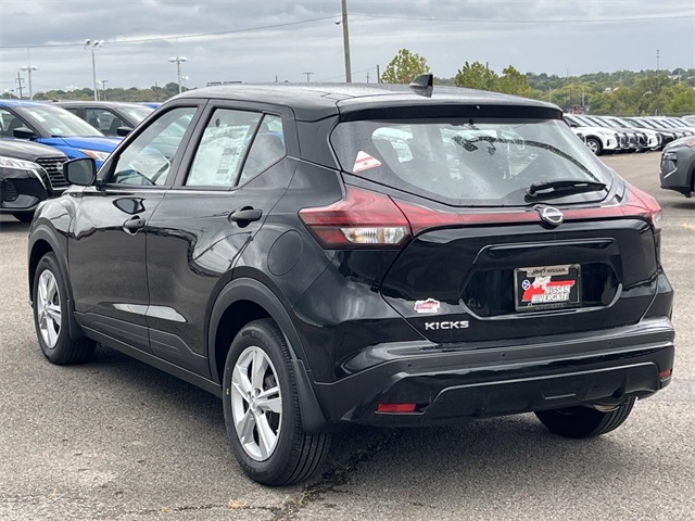 2025 Nissan Kicks Play S photo 3