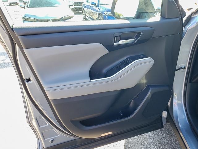 2022 Toyota Highlander XLE photo 9
