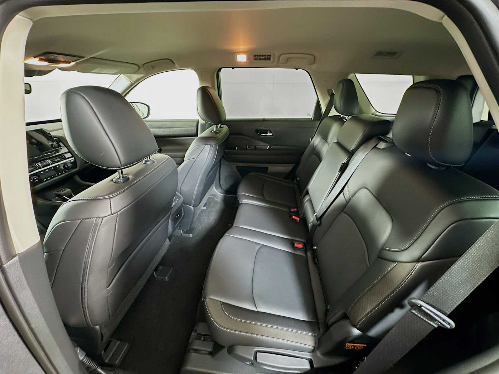2025 Nissan Pathfinder SL photo 21