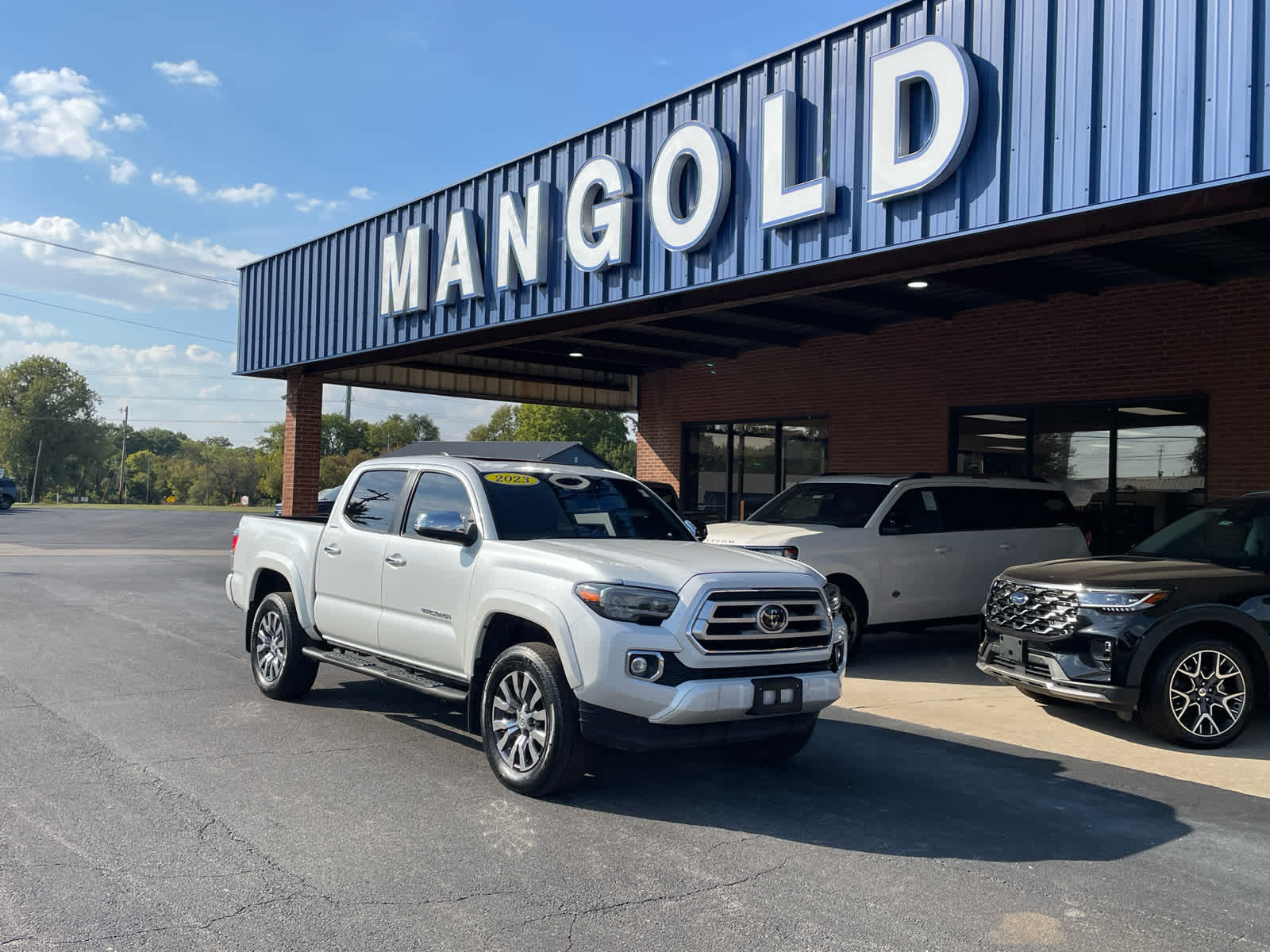 2023 Toyota Tacoma Limited photo 2