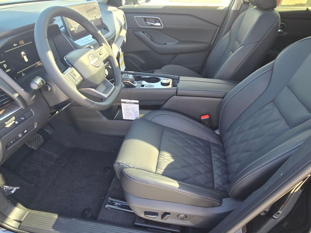 2026 Nissan Rogue Platinum photo 16