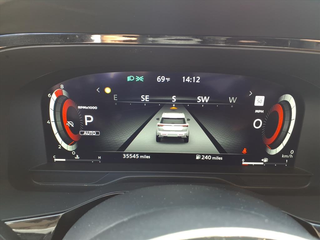 2023 Nissan Pathfinder Platinum photo 18