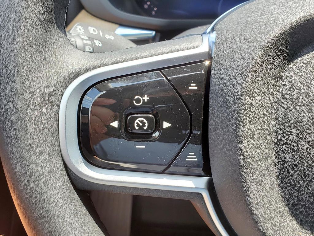 2026 Volvo XC60 B5 Plus photo 12
