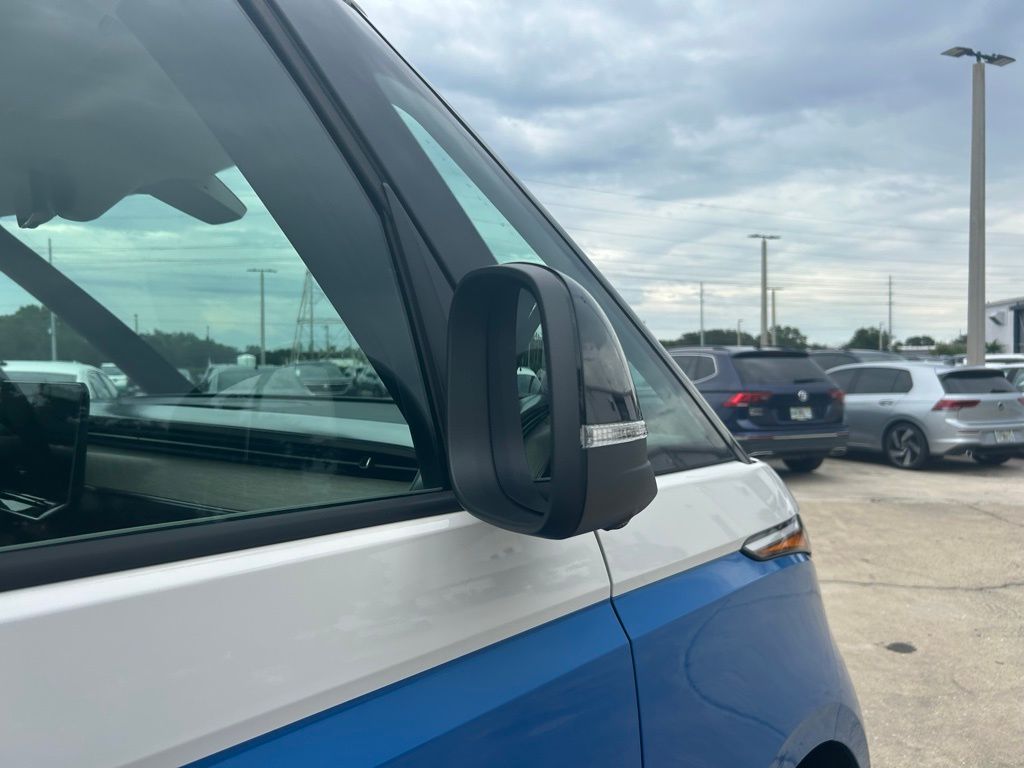 2025 Volkswagen ID. Buzz Pro Plus photo 23