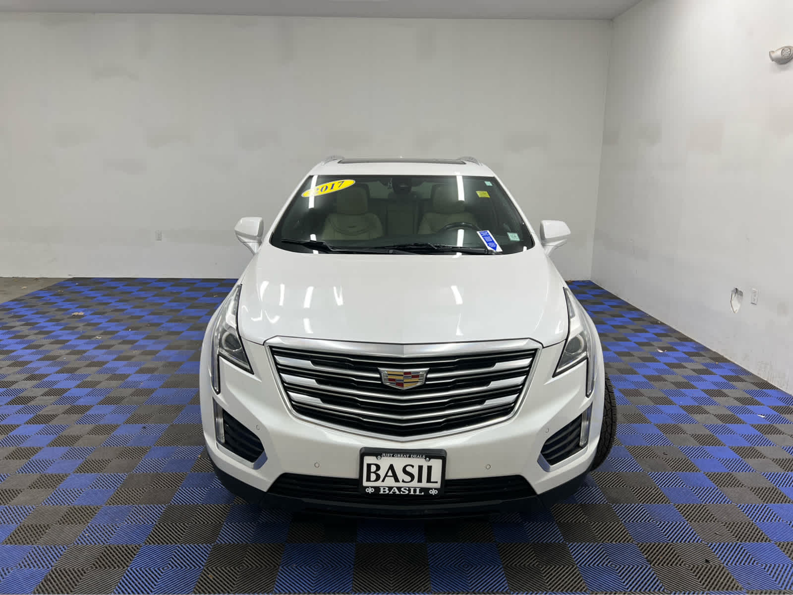 2017 Cadillac XT5 Luxury photo 2