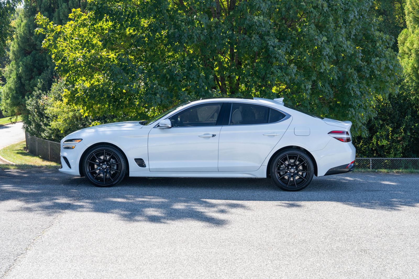 2022 Genesis G70 2.0T Prestige photo 3
