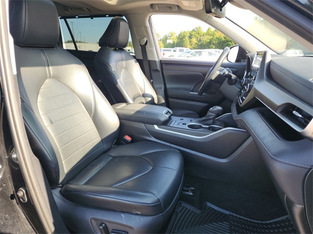 2021 Toyota Highlander XLE photo 19