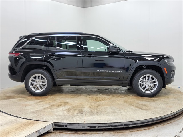 2025 Jeep Grand Cherokee Laredo X photo 2