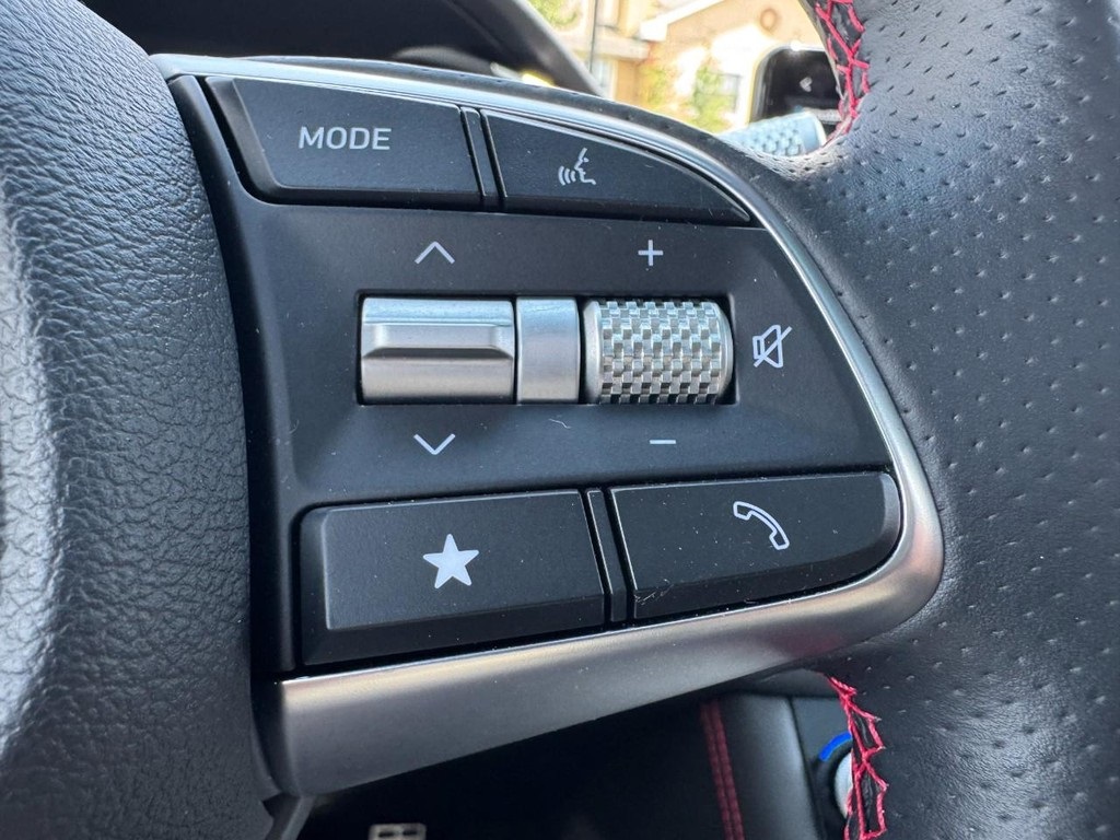 2025 Genesis G70 2.5T Sport Prestige photo 18
