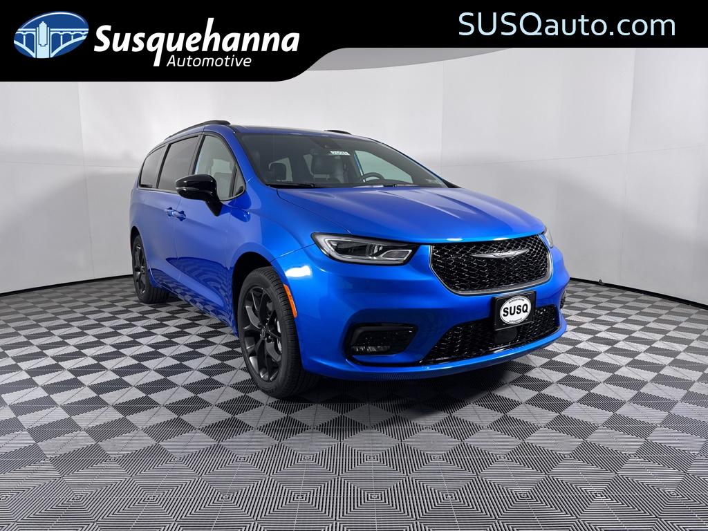 2026 Chrysler Pacifica Select's photo