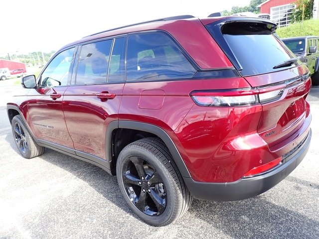 2025 Jeep Grand Cherokee Limited photo 3