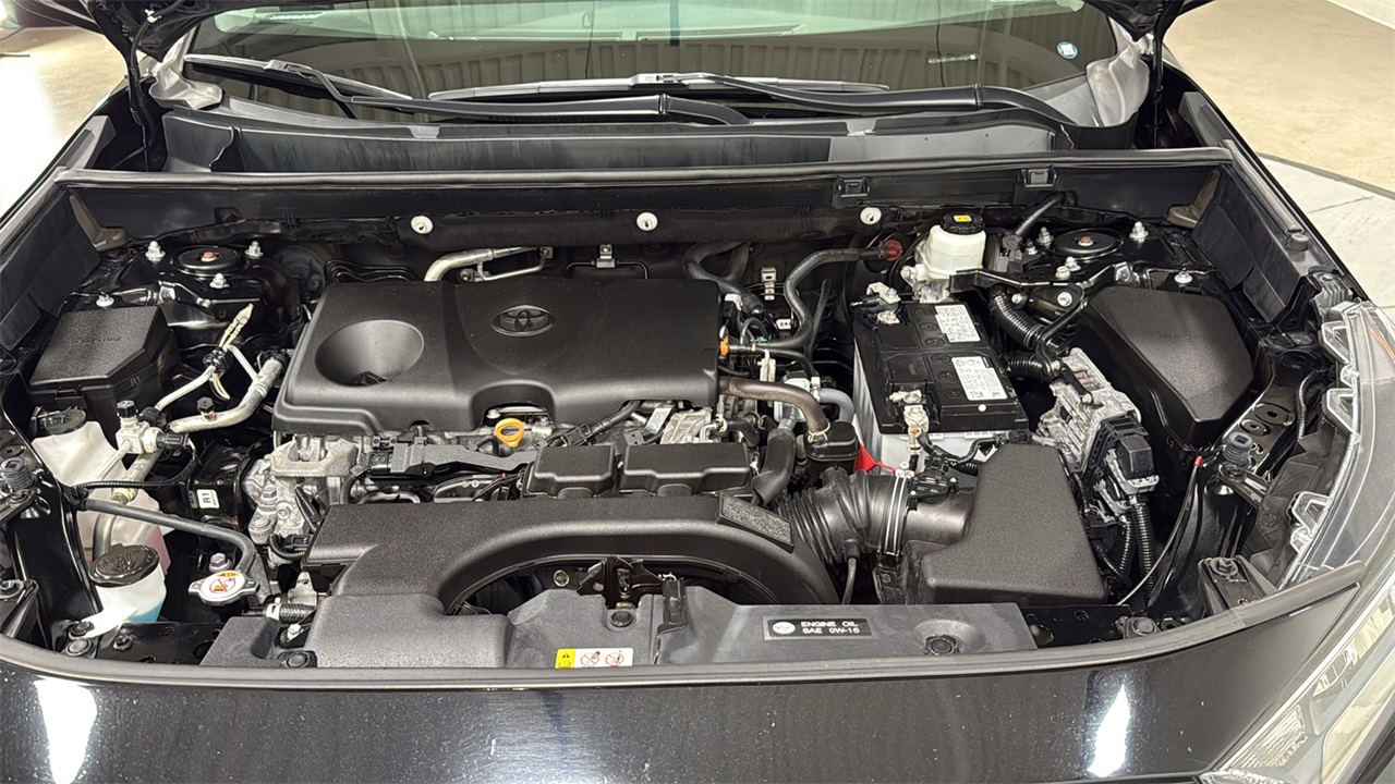 2021 Toyota RAV4 XLE photo 23