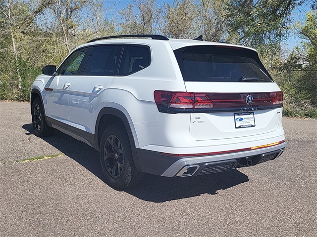 2025 Volkswagen Atlas Peak Edition SE photo 2