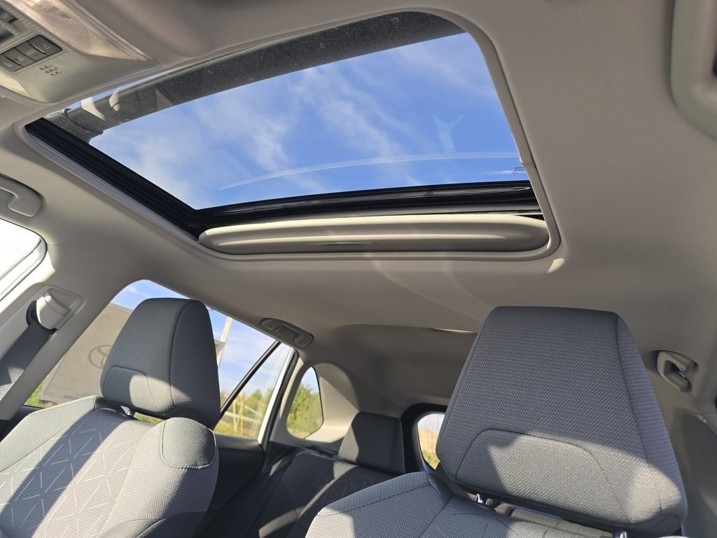 2025 Toyota RAV4 XLE photo 3