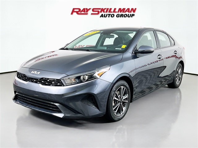 2023 Kia Forte LXS photo 2