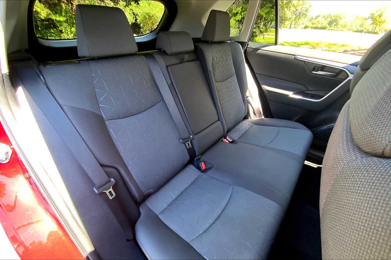 2023 Toyota RAV4 XLE photo 18