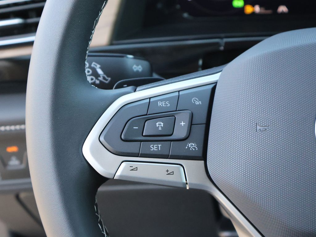 2025 Volkswagen Atlas SE Technology photo 30