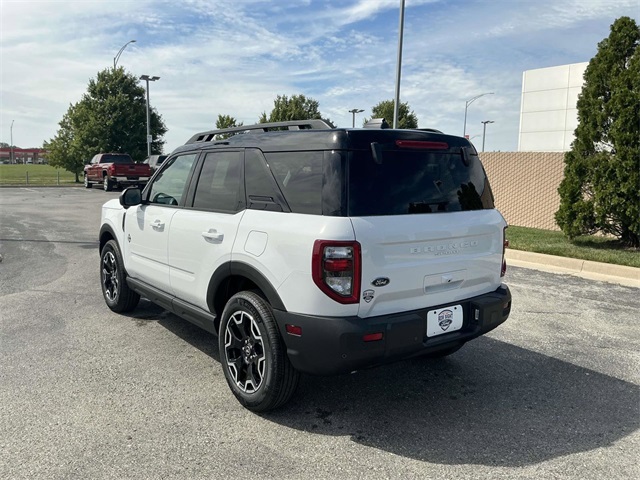 2025 Ford Bronco Sport Outer Banks photo 3