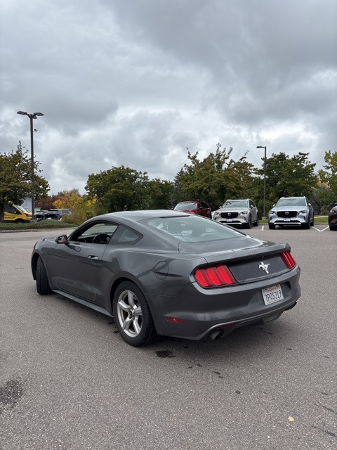 2016 Ford Mustang V6 photo 2