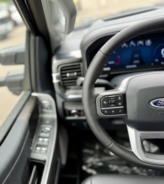 2025 Ford F-350 Lariat photo 17