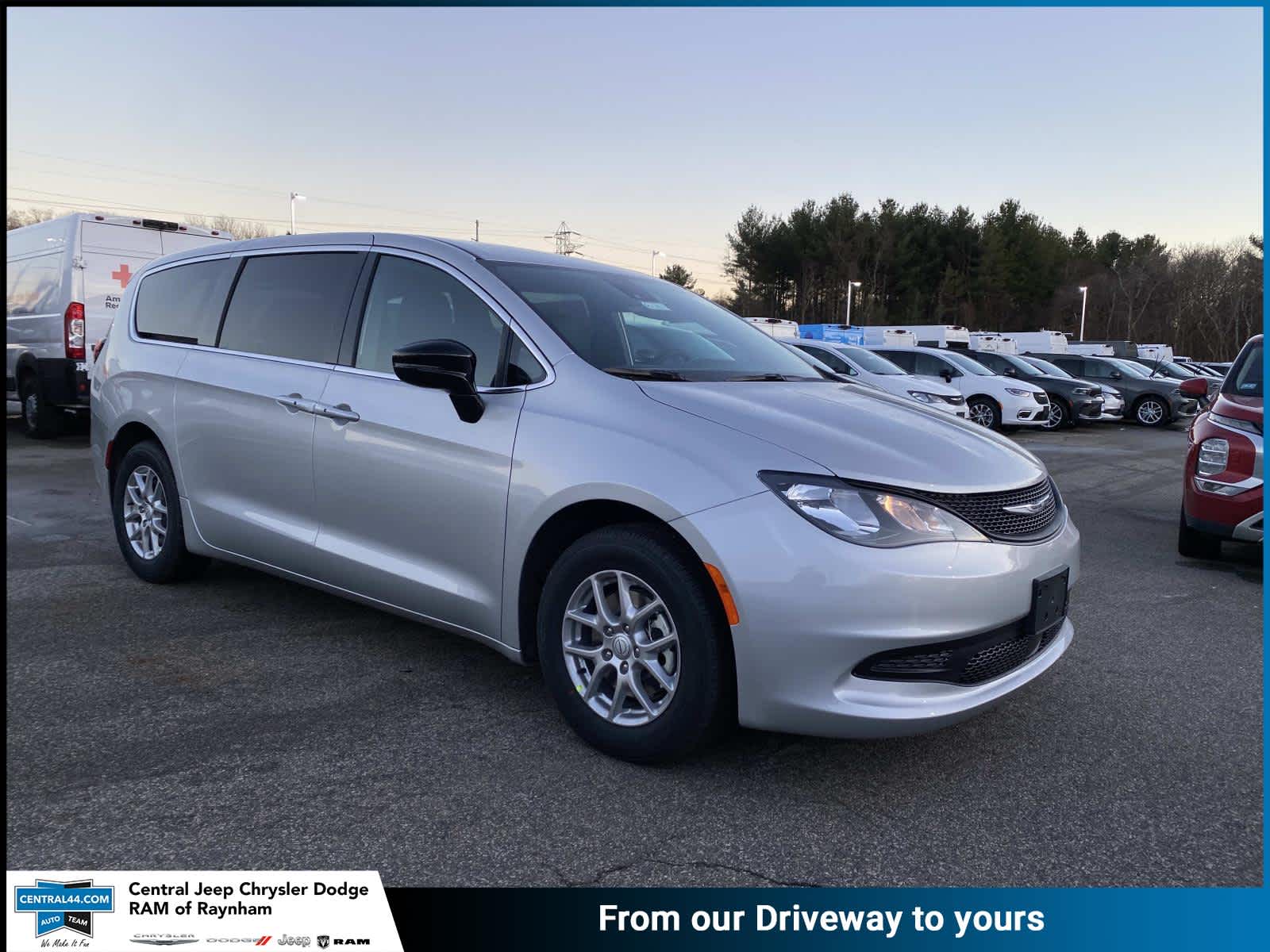 2026 Chrysler Voyager LX's photo