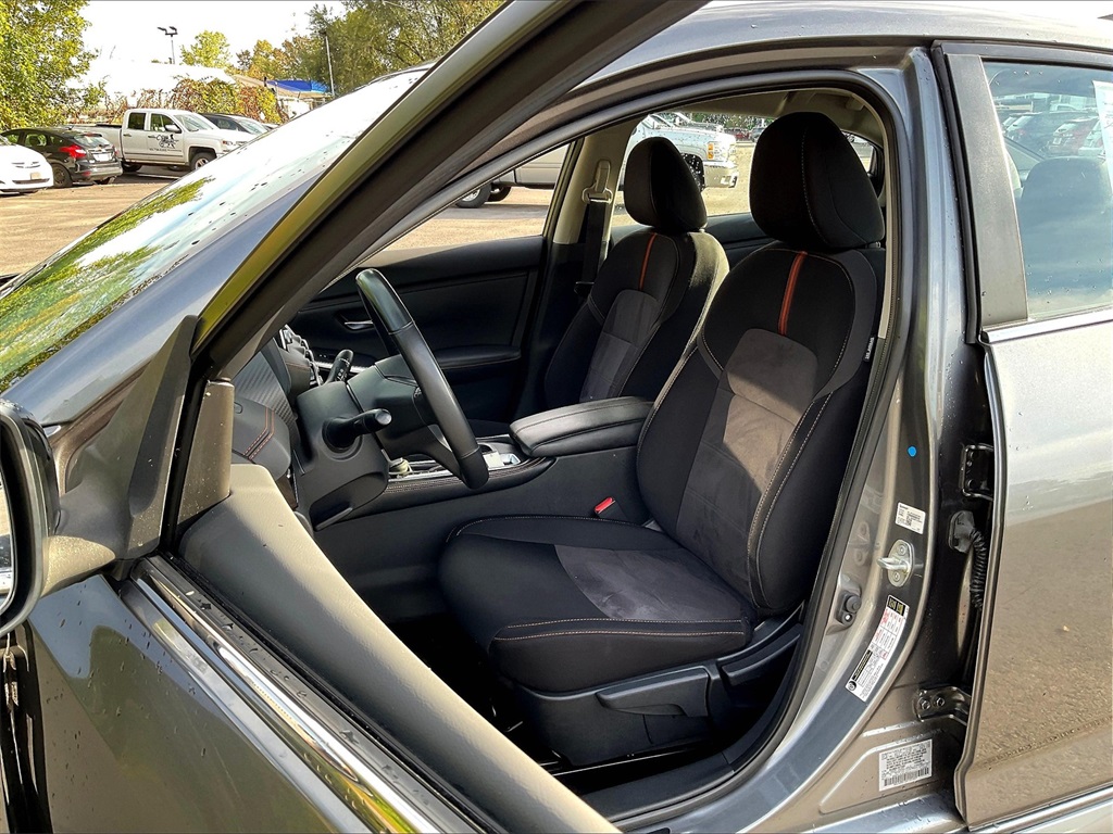 2022 Nissan Sentra SR photo 10