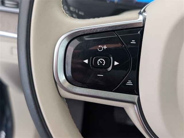2024 Volvo XC90 B5 Plus photo 26