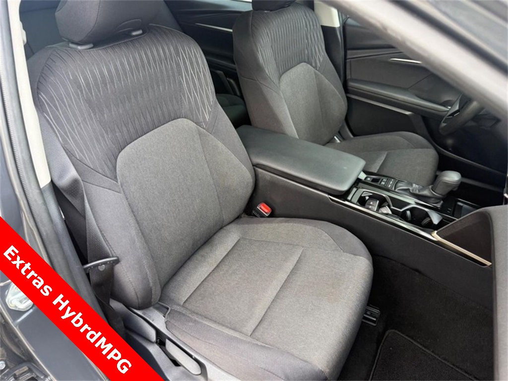 2025 Toyota Camry LE photo 10