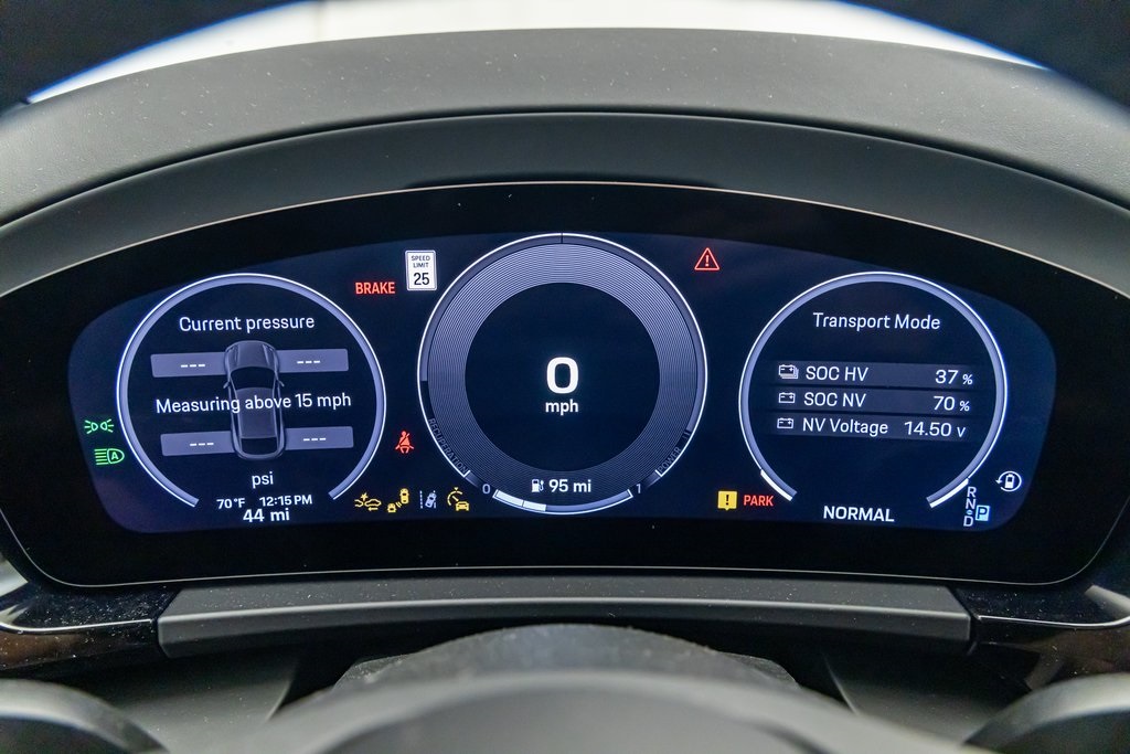 2024 Porsche Macan Electric Turbo photo 16