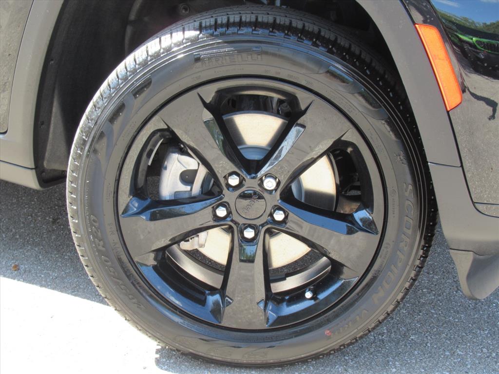 2025 Jeep Grand Cherokee Limited photo 4