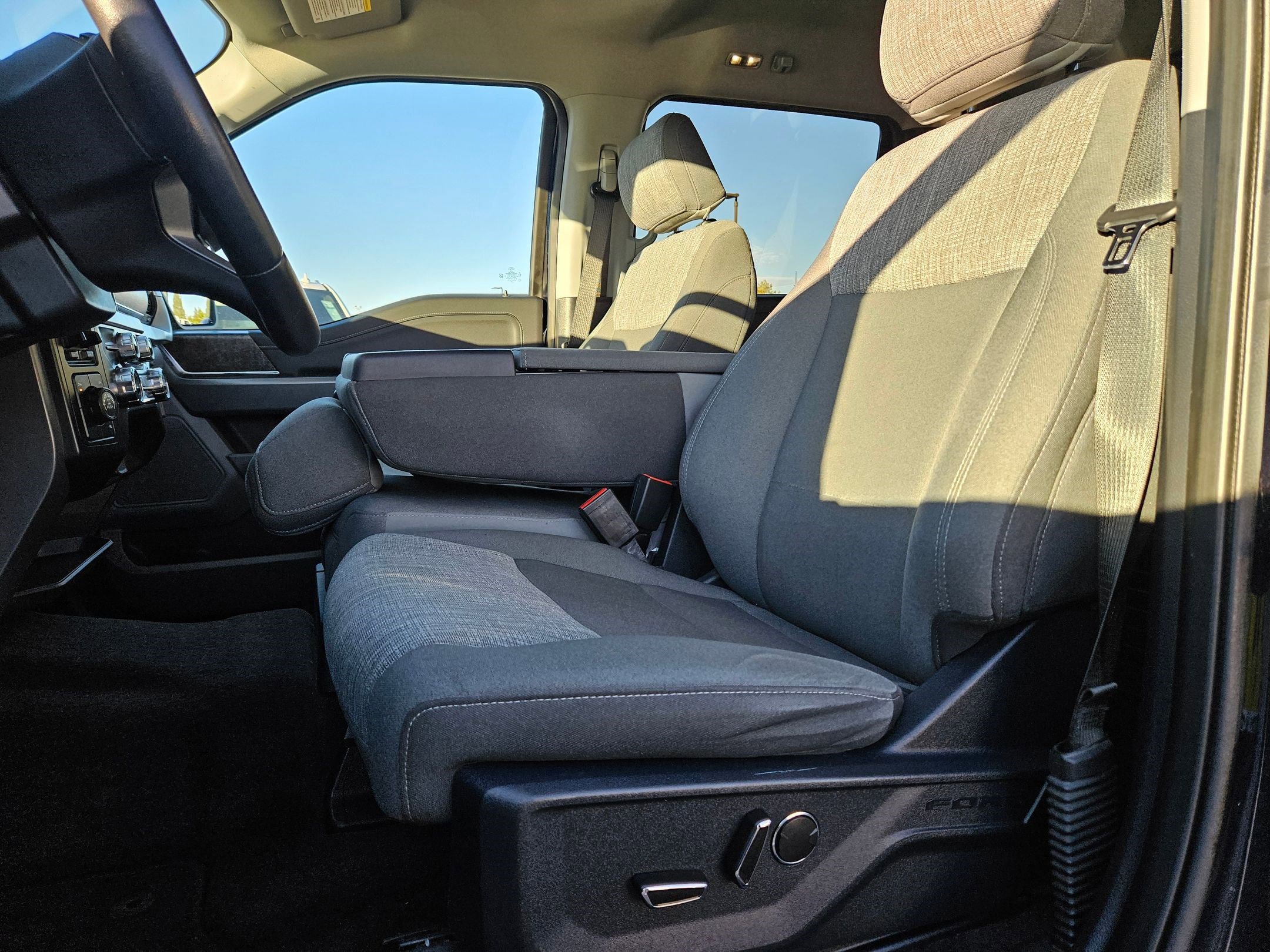 2021 Ford F-150 XLT photo 14