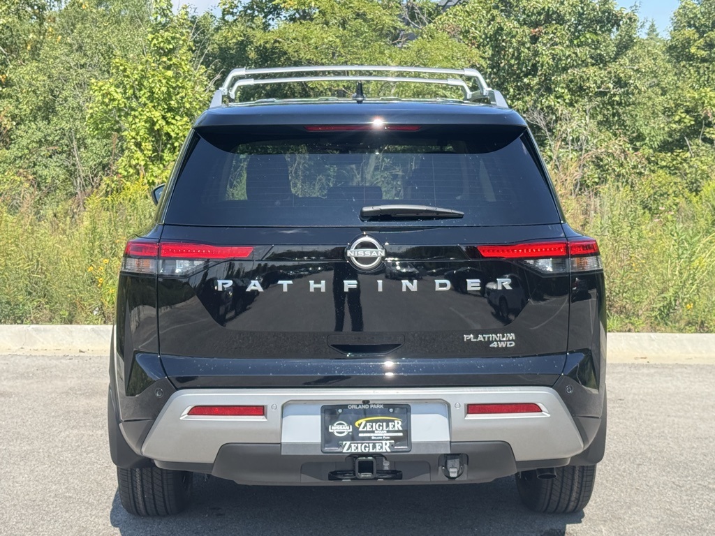 2025 Nissan Pathfinder Platinum photo 4