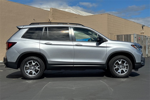 2022 Honda Passport TrailSport photo 2