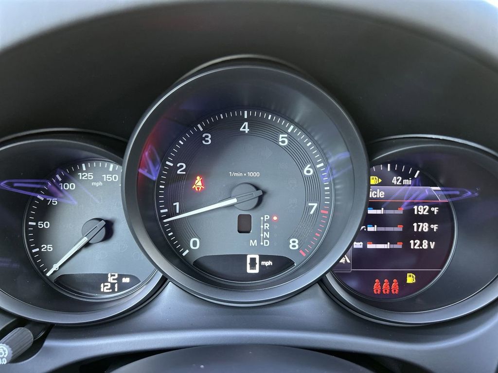 2025 Porsche Macan Base photo 19