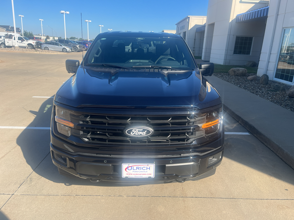 2025 Ford F-150 XLT photo 2