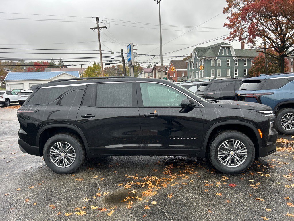 2026 Chevrolet Traverse photo 2