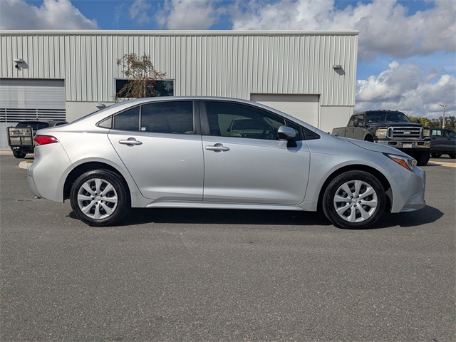 2025 Toyota Corolla Hybrid LE photo 3