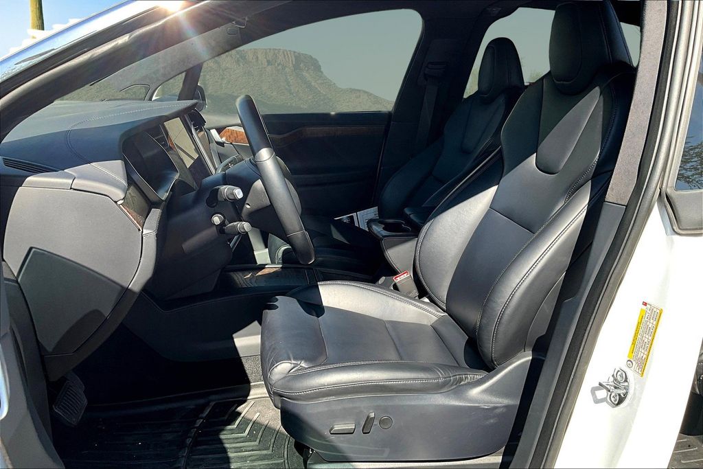 2020 Tesla Model X Long Range photo 23