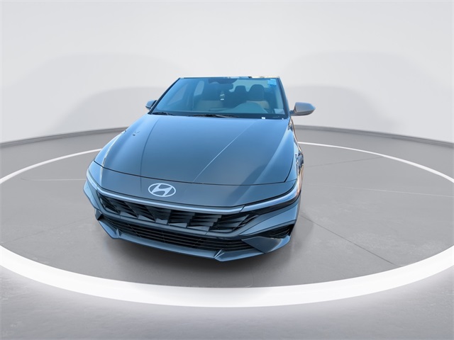 2024 Hyundai Elantra SEL photo 3